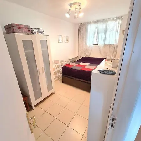 Studio Wifi Beach Front Apartment *