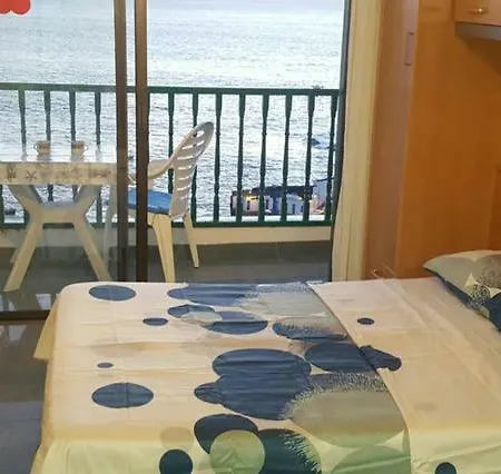 Apartment Studio Wifi Beach Front *